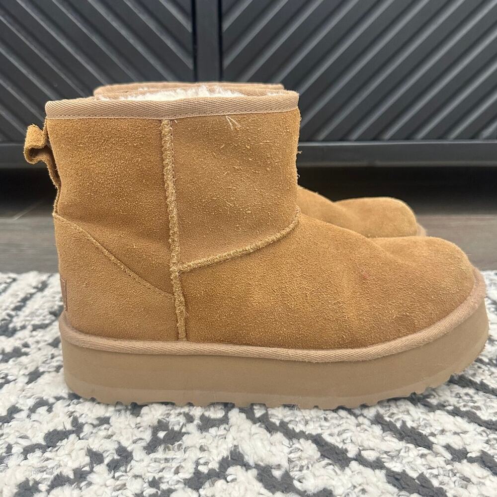 UGG Kids Classic Mini Platform Chestnut Boots Big Kid Size 6 - Picture 2 of 9